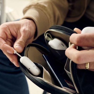 9. Twelve South AirFly Pro 2 - Bluetooth adapter to 3.5mm jack input compatible with AirPods and other Bluetooth headphones, up to 2 pairs of headphones simultaneously and with AUX IN (white)