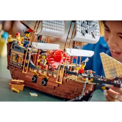 18. LEGO Creator 3in1 31387 - Legendary Pirate Ship