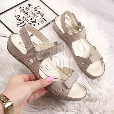 6. Comfortable leather sandals in beige W Helios 205