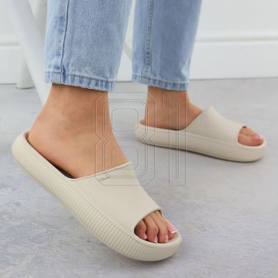 10. Zaxy RR285048 W INT2134A flip flops