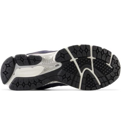 10. New Balance sports shoes M M2002RSF