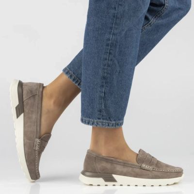 7. Women's beige leather platform loafers Filippo DP7528