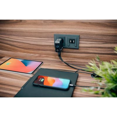 10. Verbatim 30239 Mobile Charger Universal Black AC Fast Charging Internal