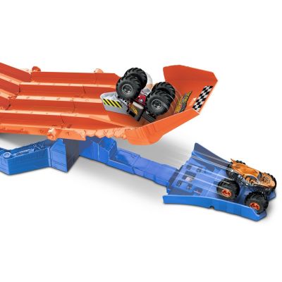 6. Hot Wheels Monster Trucks JFR07 toy car
