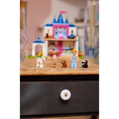 11. LEGO Disney 43283 - Cinderella's Castle and Her Animal Friends