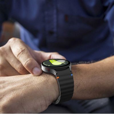 4. Tech-Protect Silicone Sport Strap for Samsung Galaxy Watch 4 / 5 / 5 Pro / 6 / 7 / FE - Black