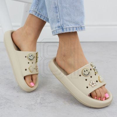 5. Vinceza W 76055 JAN404B flip-flops