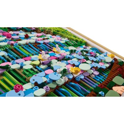 6. LEGO Art 31220 - Claude Monet: Bridge over the Lily Pond