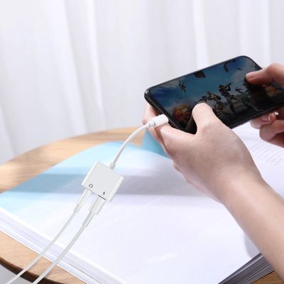 7. Joyroom S-Y104 headphone adapter Lightning - Lightning / mini jack 3.5mm - white
