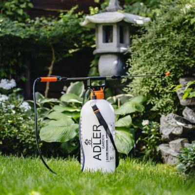 4. ADLER AD 6809 hand pressure sprayer - 8L