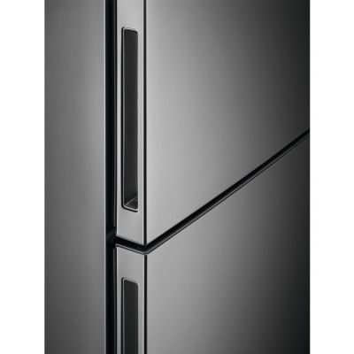 5. ELECTROLUX LNC7ME32X3 fridge-freezer