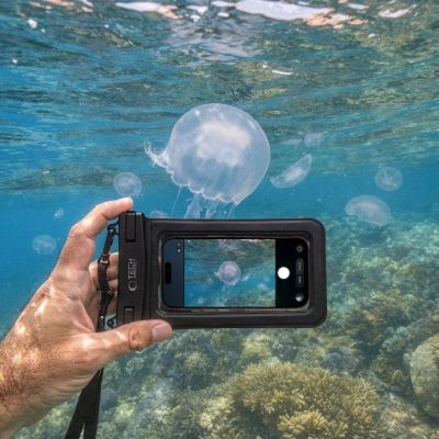 6. Tech-Protect UWC7 Waterproof Case 6.9" - Black