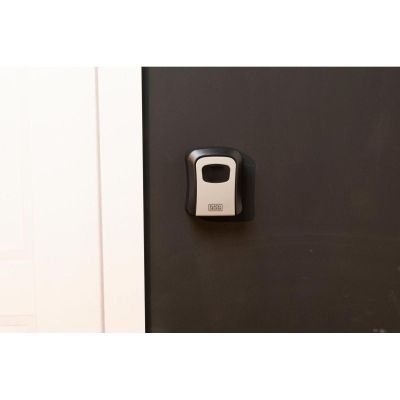 43. KEY SAFE BOX WITH 4-DIGITAL COMBINATION BLACK + DECKER