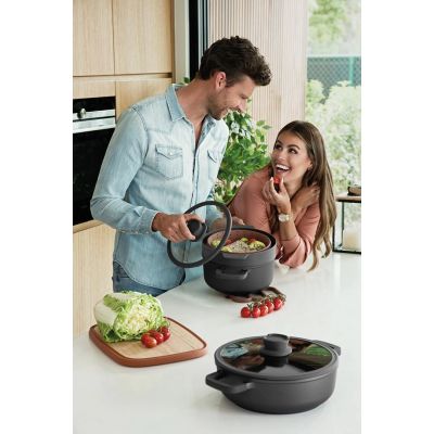 5. BergHOFF 3950593 Soup Pot 4.4 l Black Aluminum, Glass, Silicone