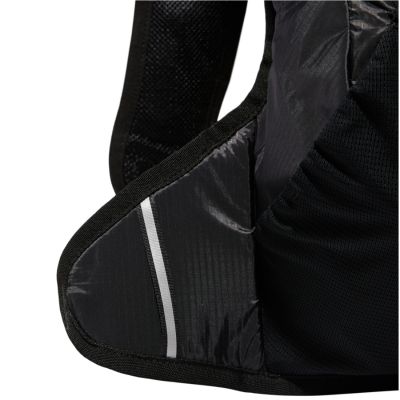 4. Asics Lightweight Running Backpack 2.0 3013A575-001