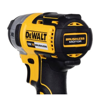 8. 18V DCK422P3 DEWALT Combo Kit