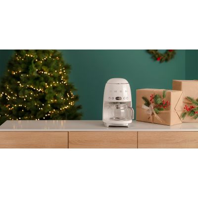 45. Smeg DCF02CREU Manual Drip Coffee Maker 1.4 l