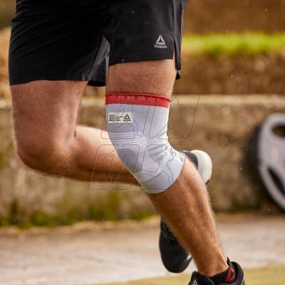 10. Reebok SpeedWick L RRSU-14325 knee bandage