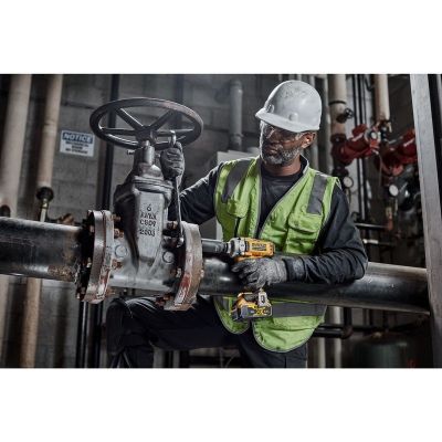 6. DeWALT DCF892P2T-QW 2000 RPM Powered Screwdriver/Impact Driver