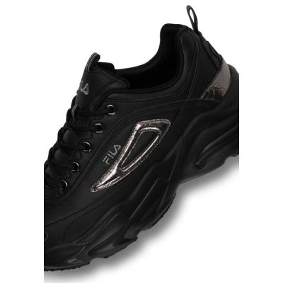 4. Fila Skye ZP women's sports shoes sneakers fashionable lightweight black