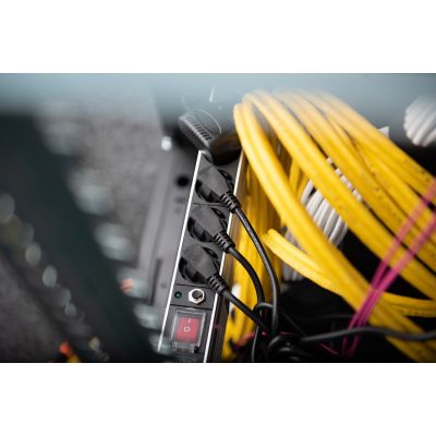 6. Digitus PDU 19" Rackmount Power Strip, 7x Schuko sockets, 2.0m, 1x Unischuko plug, 16A, on/off, overload protection, aluminum profile
