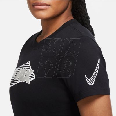 6. Nike Sportswear W DN5856 010 T-shirt