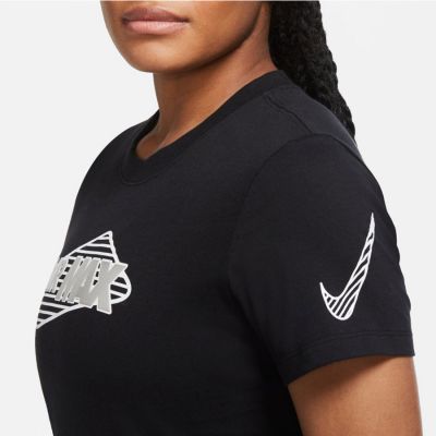6. Nike Sportswear T-shirt W DN5856 010
