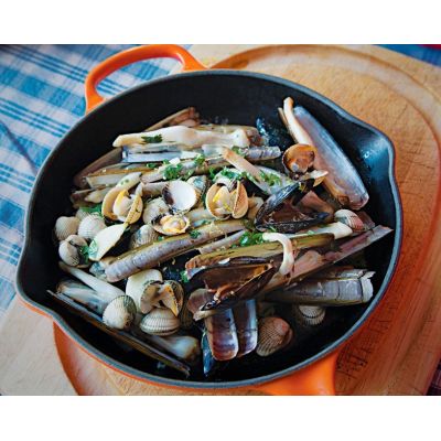 6. Le Creuset Signature Cast Iron Frying Pan 23cm Oven