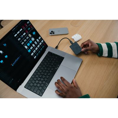 3. Verbatim Store 'n' Go Mini Diamond 1TB USB Type-C 3.2 Gen 2 (3.1 Gen 2) Black