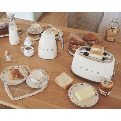 29. SMEG TSF01CREU Toaster