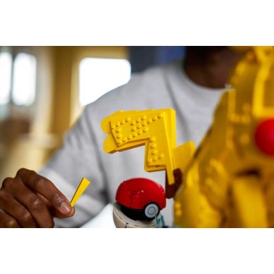 14. LEGO Pokemon 72152 - Pikachu and Pokeball