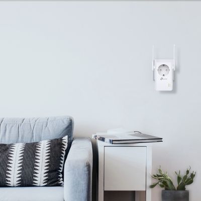 7. TP-Link TL-WA860RE wireless range extender, 300 Mbps, 802.11n/g/b, power outlet