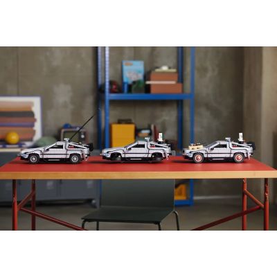 23. LEGO Creator Expert 10300 - Back to the Future Time Machine