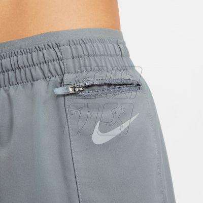 5. Nike Tempo Luxe Shorts W CZ9576-084