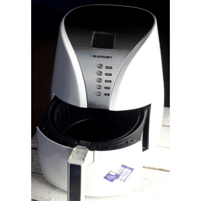 10. Blaupunkt AFD-601 fat-free fryer (4 l; 2.5 kg; 1500W; white)