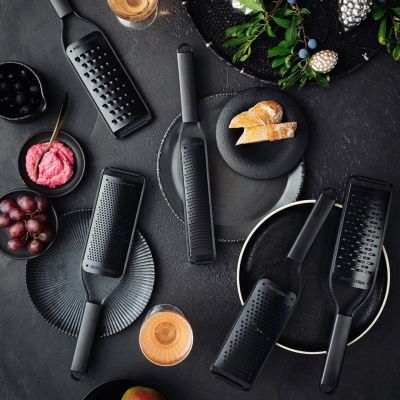 5. Microplane 43002 Hand Grater/Spiralizer Flat Grater Black