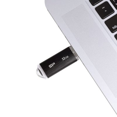 6. Pendrive Silicon Power Ultima U02 32GB USB 2.0 black (SP032GBUF2U02V1K)