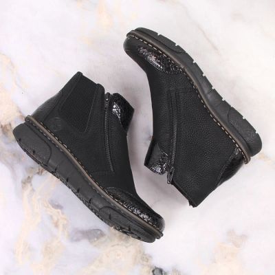 39. Comfortable, insulated ankle boots with zippers Rieker W RKR555