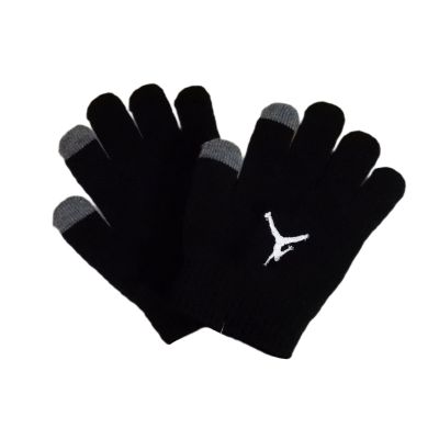 4. Air Jordan Essential Beanie Set Black - 9A0836-023