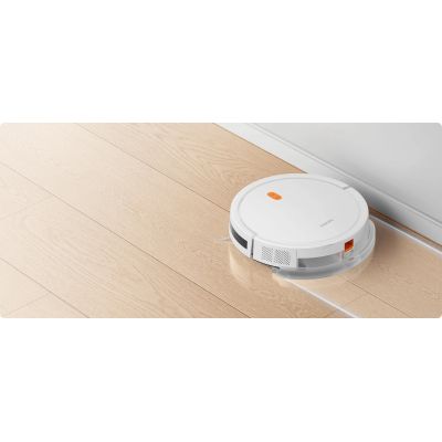 3. Xiaomi E5 Robot Vacuum Cleaner with Mop (White)