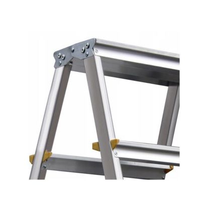 2. AWTOOLS Stepladder 4 steps up to 150 kg