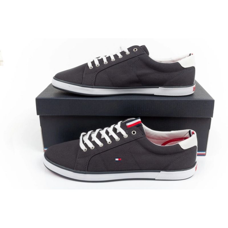 15. Tommy Hilfiger sneakers M FM0FM00596403