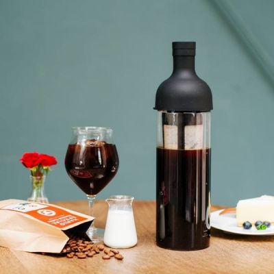 2. Cold Brew bottle with filter 750ml HARIO black