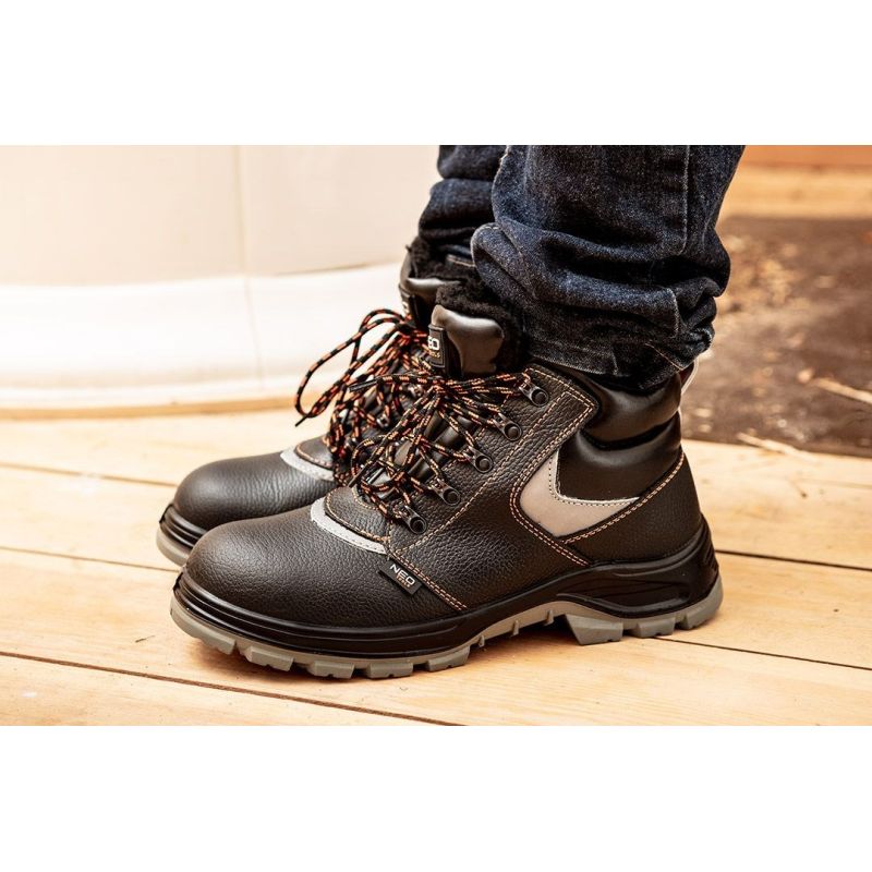 2. NEO tools 82-144 safety shoes