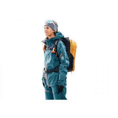 6. Deuter Alproof Lite 20 SL 331002367030 ski touring backpack