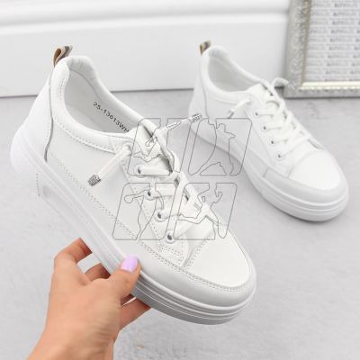 6. Vinceza W JAN312 sports shoes, white