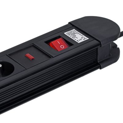 3. MACLEAN 8-OUTLET POWER STRIP WITH 1 SWITCH MCE11