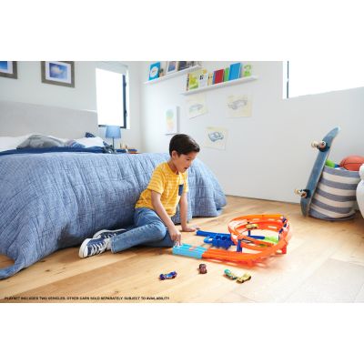 2. Hot Wheels Action HTK17 toy car
