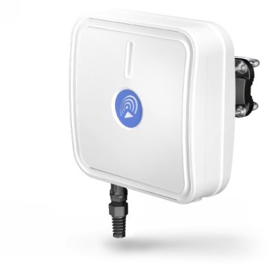 5. QuWireless QuMax Antenna – directional PoE/LAN antenna, 6 dBi