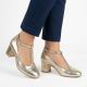 5. Shiny gold pumps with a strap on the block heel Mascara 834283